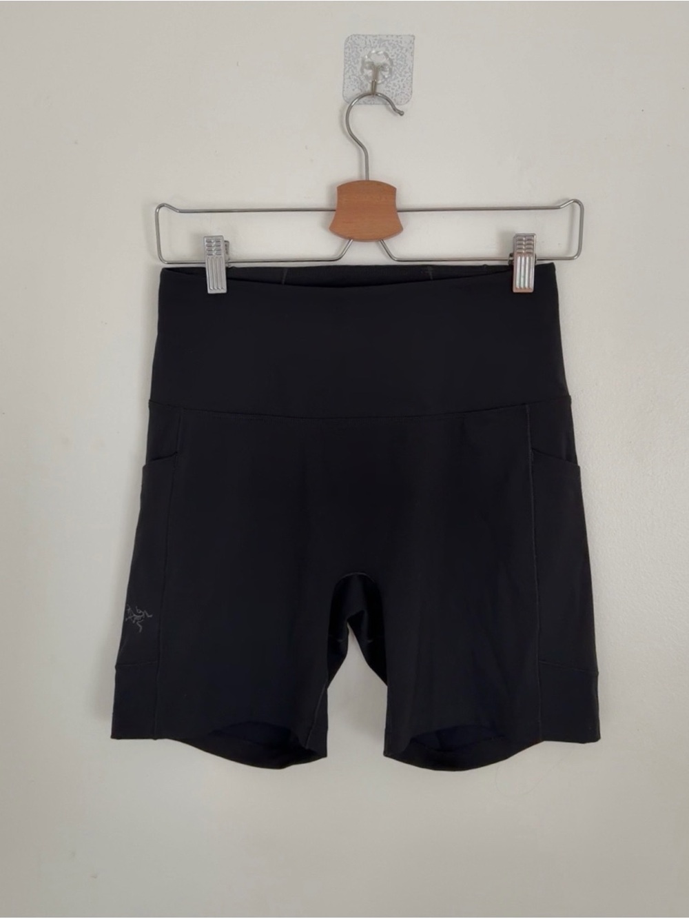 Arc'teryx Women's Black Essent High-Rise Utility Shorts